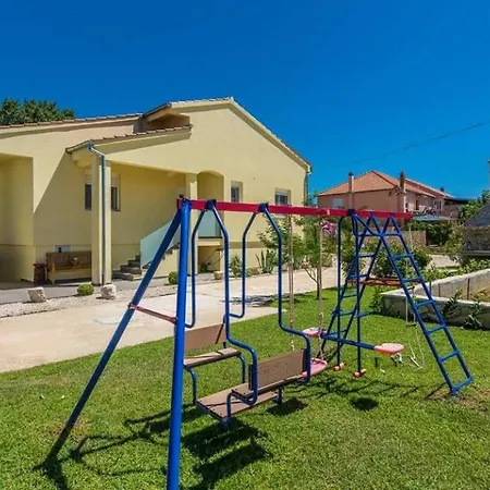 Marin Willa